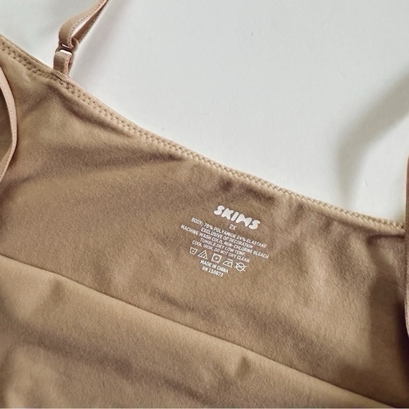 Skims Fits Everybody Cami Bodysuit Ochre - Picture 6 of 8